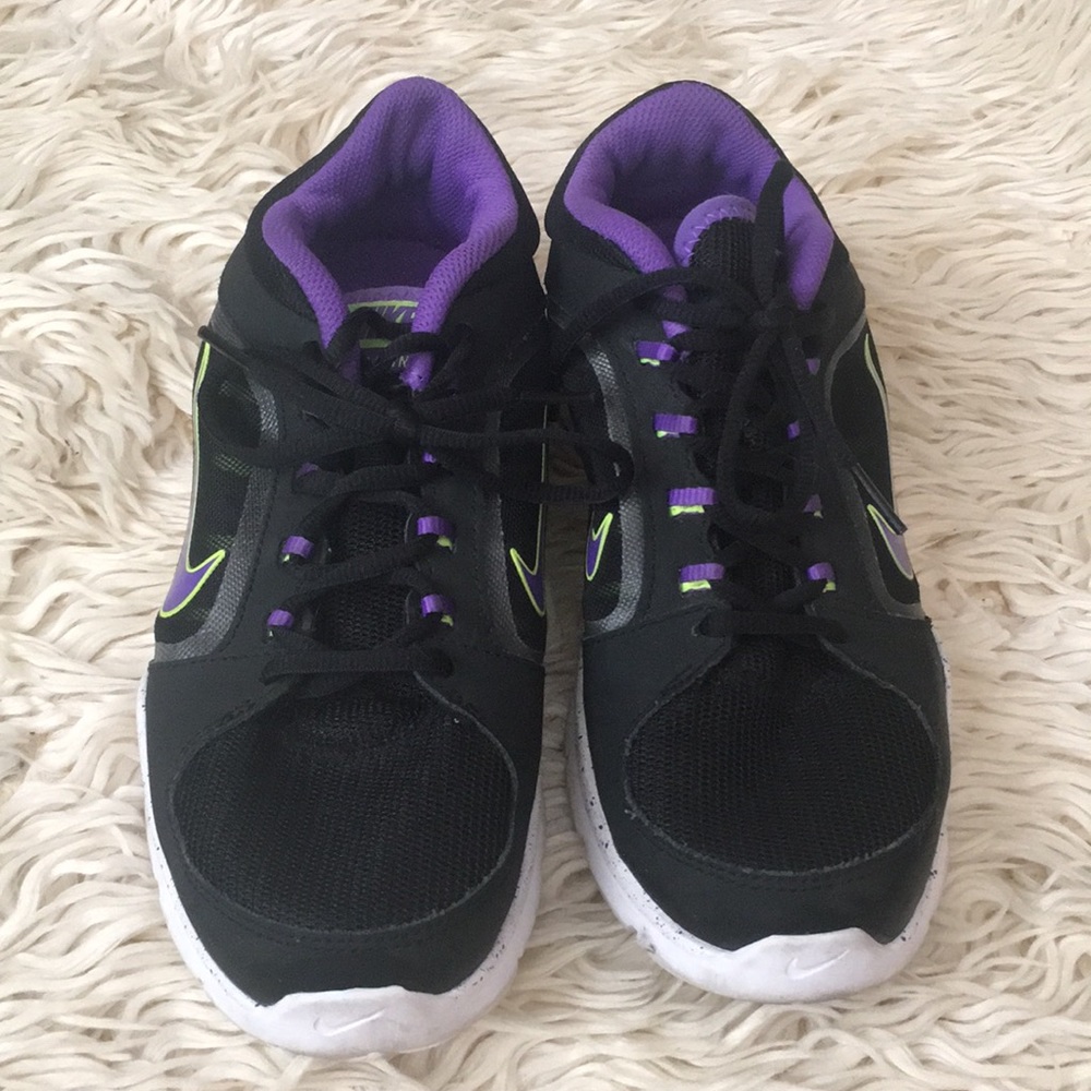 NIKE training shoes